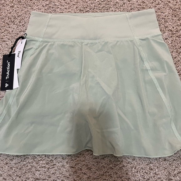 Aritzia skirt - Picture 2 of 3